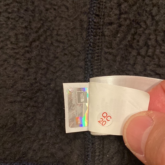 North Face jacket, size small. Navy blue with black. Excellent condition - Picture 5 of 7